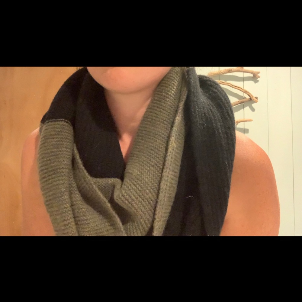 SOREL infinity scarf